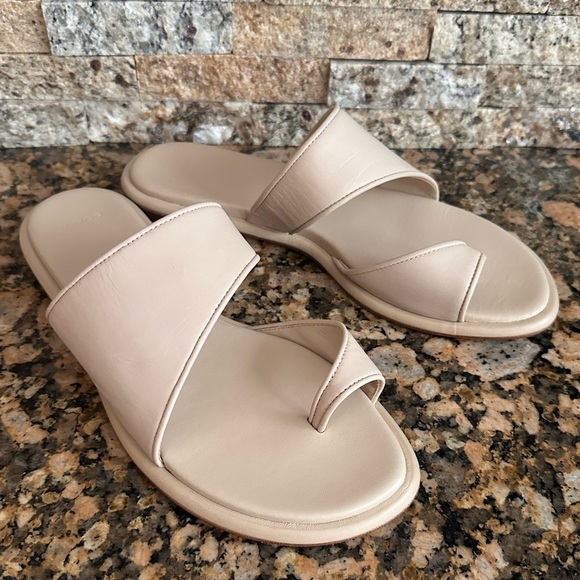 Vince 
Lukas Slide Sandal in Birch Sand - Picture 4 of 11